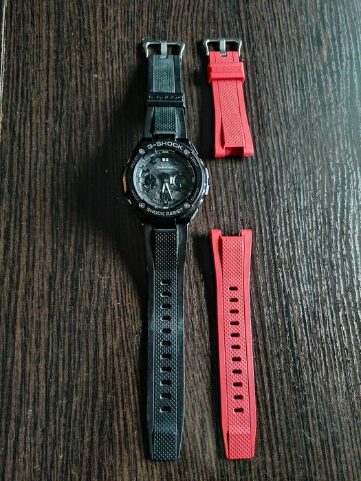 Casio G-Shock GST-W100B RADIO+SOLAR / pasek RED