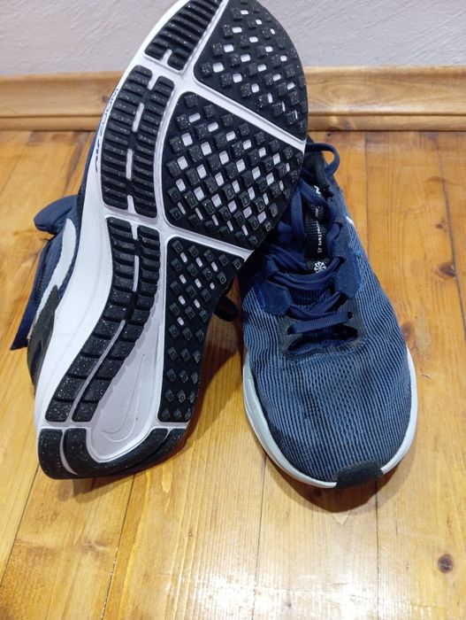 Nike structure 25 zoom