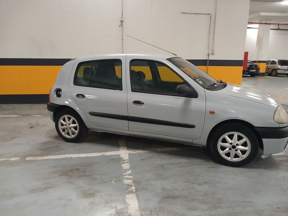 Renault clio 1.2 ano 1999