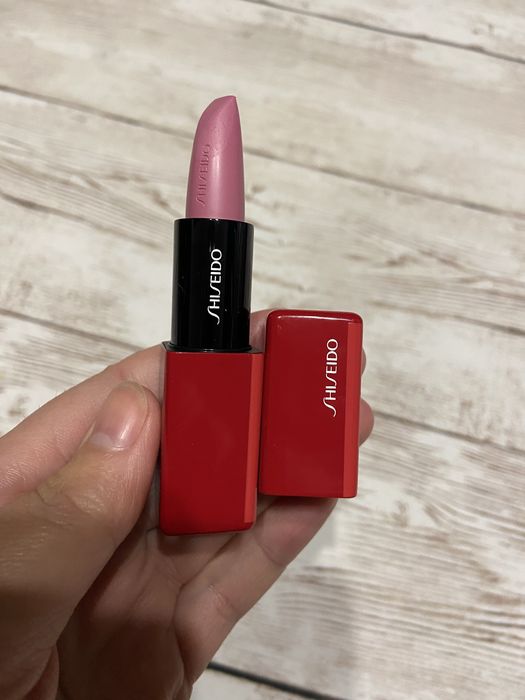 Помада Shiseido TechnoSatin