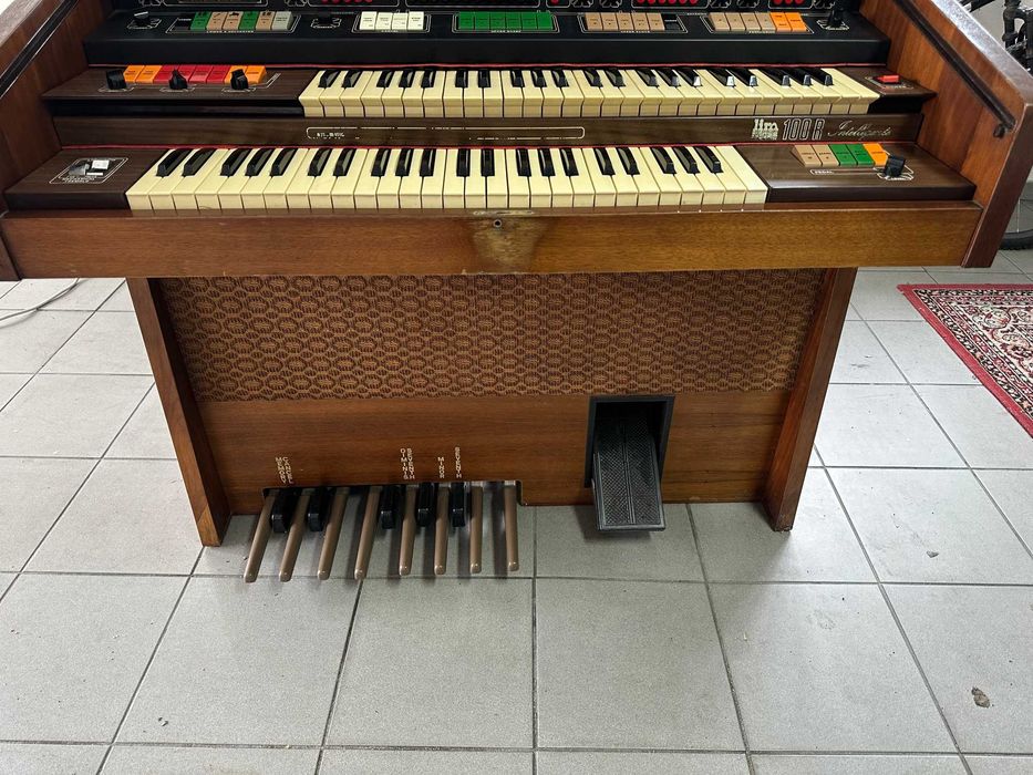 Órgão móvel Lira 100R Intelligente - 2 teclados com leslie integrada