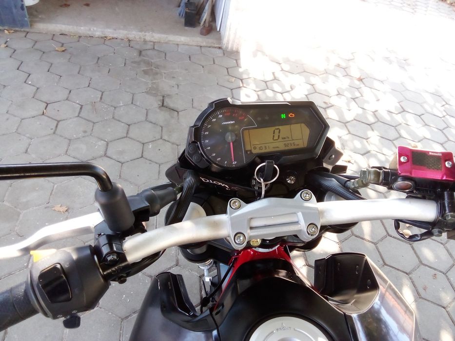 Para venda Benelli TNT 125  de 2017 com nove mil km  como nova conforme fotos ou troco por scooter