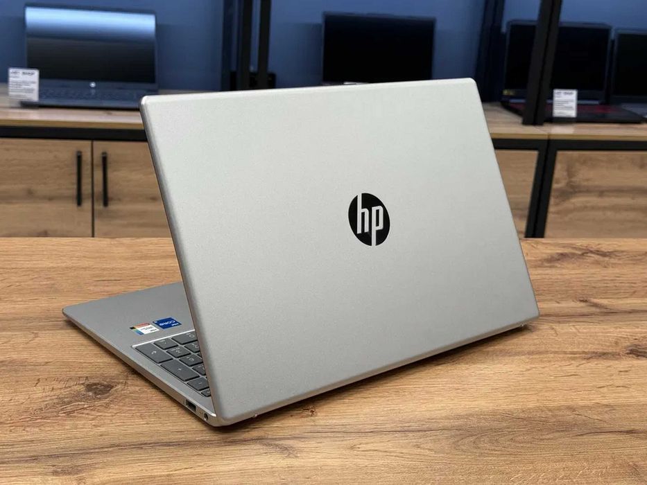 HP 15.6" i5-1334U/16GB/512Nvme na garantia