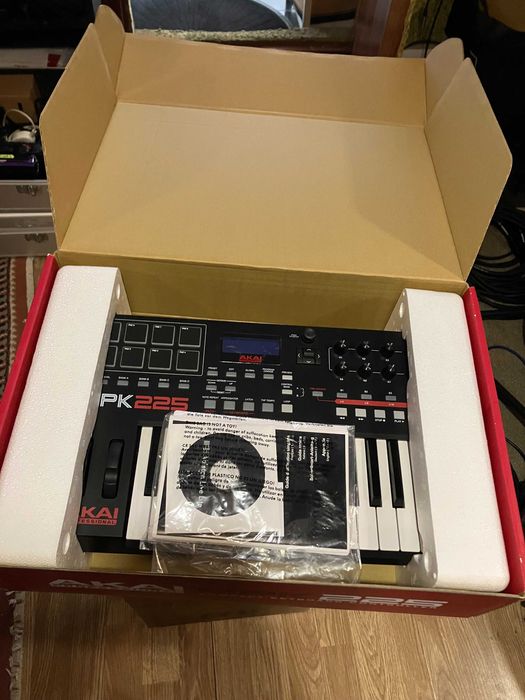 AKAI MPK 225 ( excelente estado )