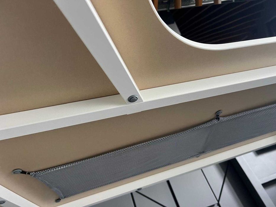 Secretária de canto - Em perfeito estado