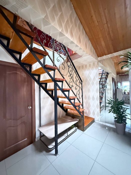 Гарна трьох кімнатна квартира в Гостомелі в тихому місці