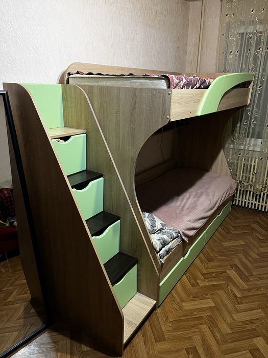 Продам двухъярусную кровать с LED-подсветкой