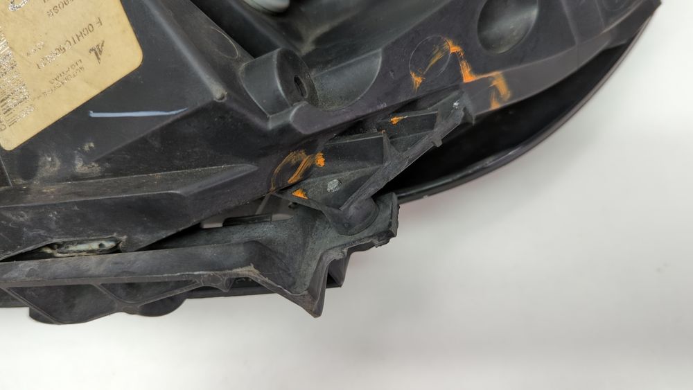 Поворотник (ДХО) передня (права) для Jeep Cherokee 2014-2018