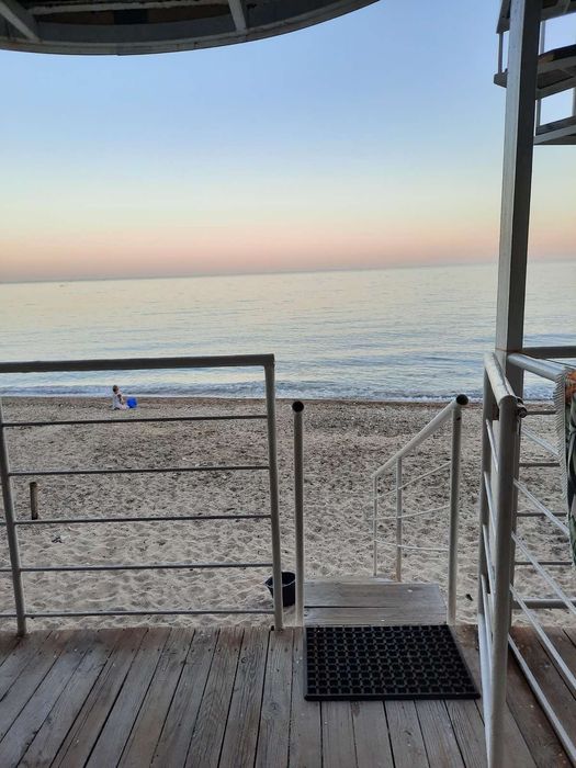 Дом у моря ,на песке