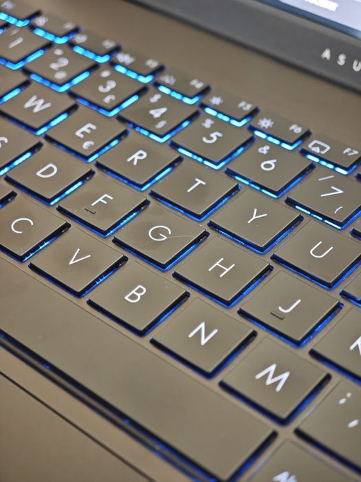 ASUS vivobook S14 OLED