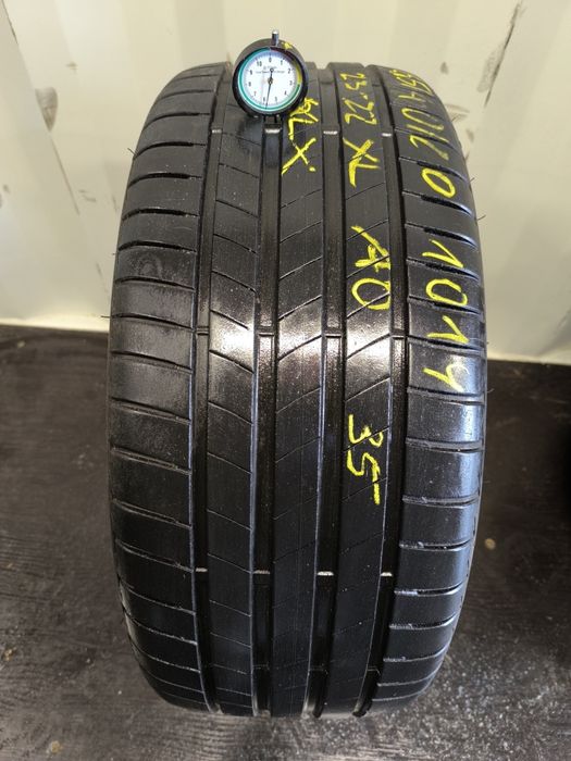 . Opona Bridgestone 255/40/20 pojedynka