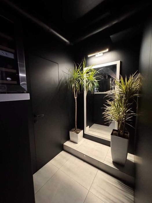 Продається кафе-бар Black White на вулиці Небесної Сотні та Політаєва