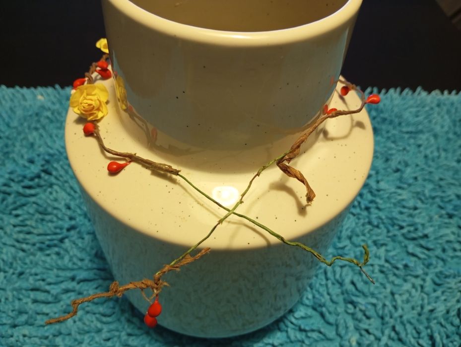 Coroa de flores em tons de amarelo