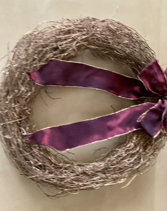 Świąteczny wieniec lwianek na drzwi