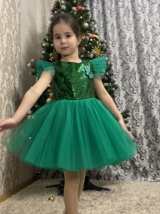 дитячі нарядні плаття,сукні Ялинки,Ельфи  та інші  на виступи