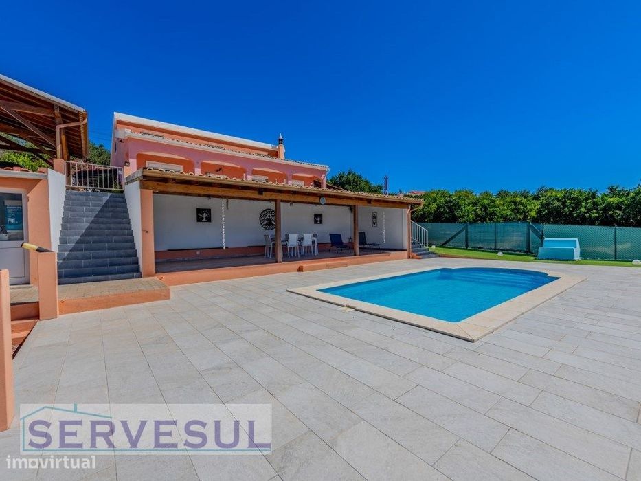 Charming 3+1 Bedroom Villa with Saltwater Pool, Set in a Plot...