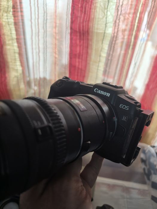 Canon RP com lentes e acessórios