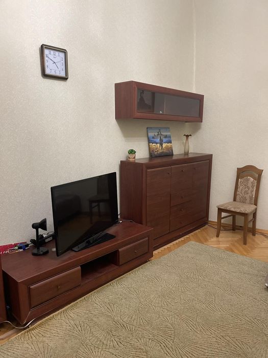 Здається кімната в 2-кімнатній квартирі з господаркою