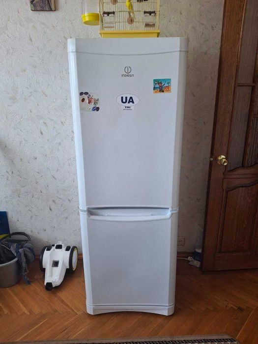 Продам холодильник Indesit NBA 20 FNF. NoFrost.