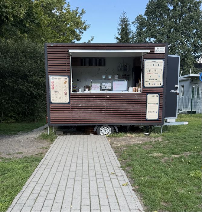 Gotowa lodziarnia na kółkach