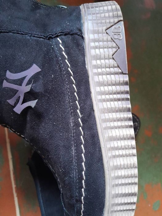 Продам сапожки -ботинки женские,натуральная замша.