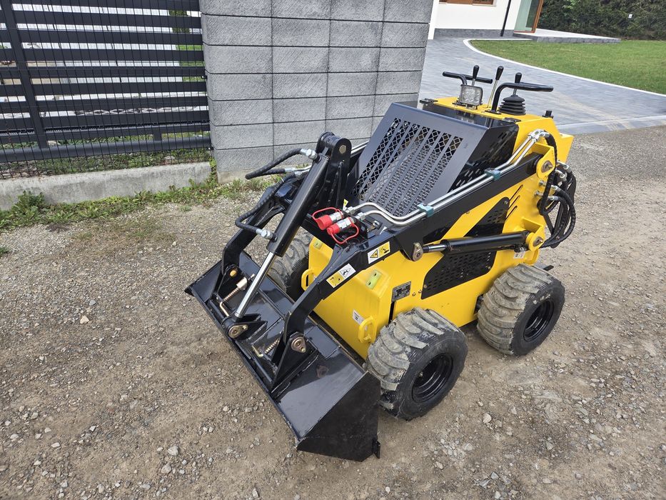Miniładowarka Skid-Steer na kołach 4x4 ##nie.bobcat.avant#