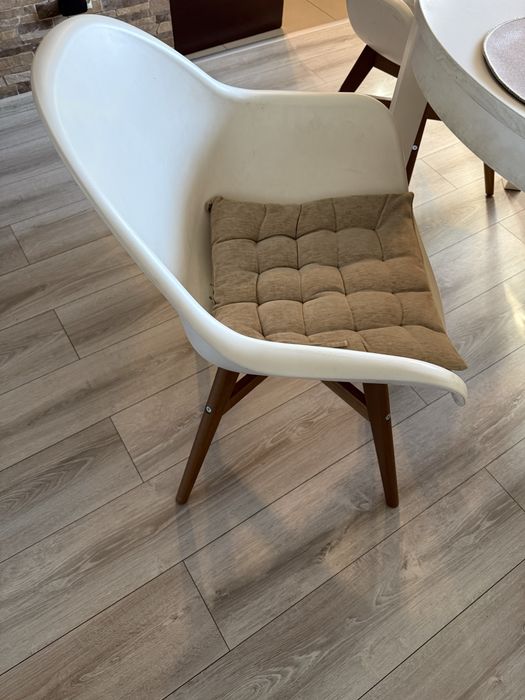 Krzesła kubełkowe białe IKEA - 4 szt.