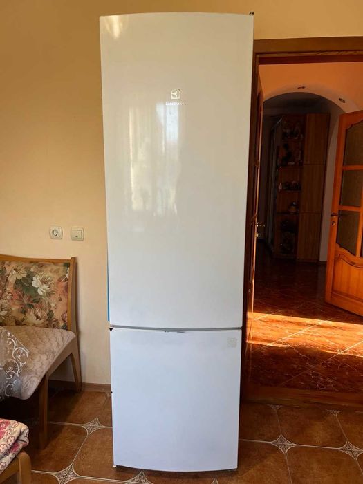 Холодильник Electrolux
