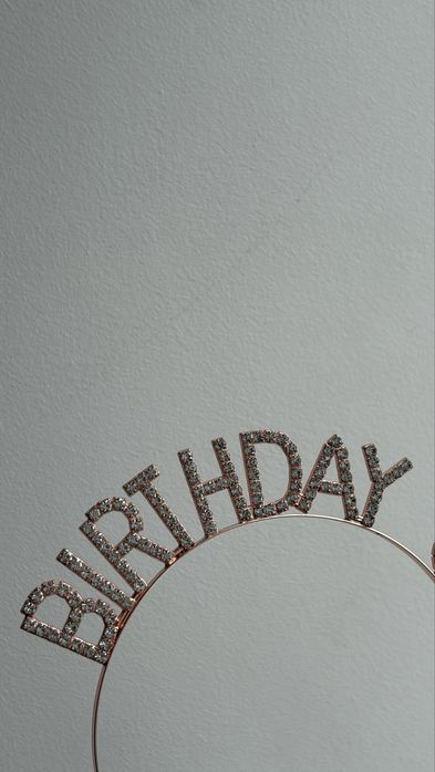 красивий святковий обруч з написом BIRTHDAY GIRL