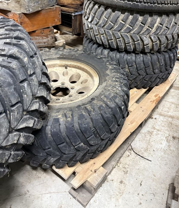Pneus TT 265/70 r15 e jantes furação japonesa