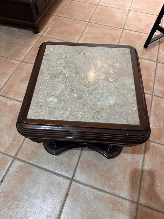 Mesa de centro tampo em pedra