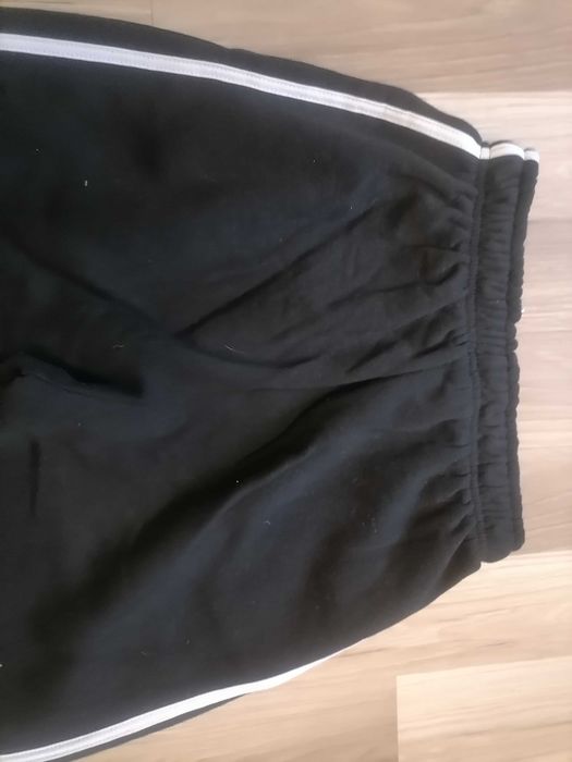 Czarne spodnie dresowe  36