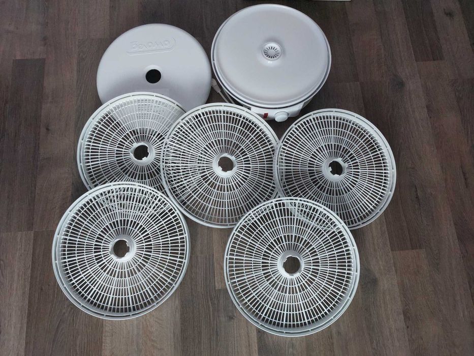 Електросушка БелОМО для фруктів, овочі, грибів і трав