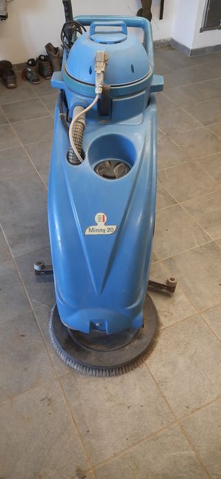 2500 zł NETTO. Czyszczarka, myjka samojezdna, sprawna.