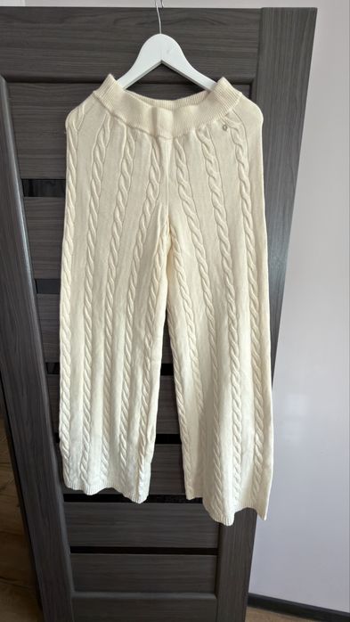 В’язаний костюм GUESS молочного кольору . М