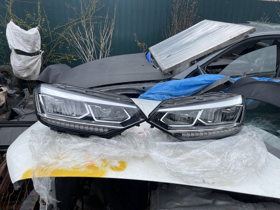 VW Touran фари права ліва 5tb941036c 5tb941035b full led