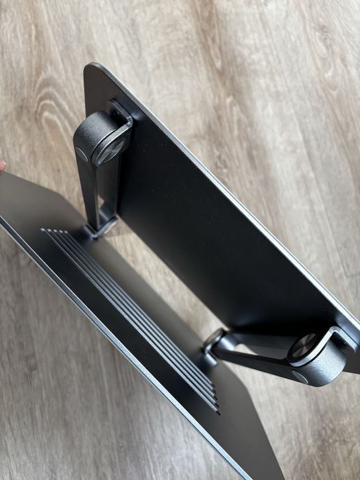 Stojak pod laptopa