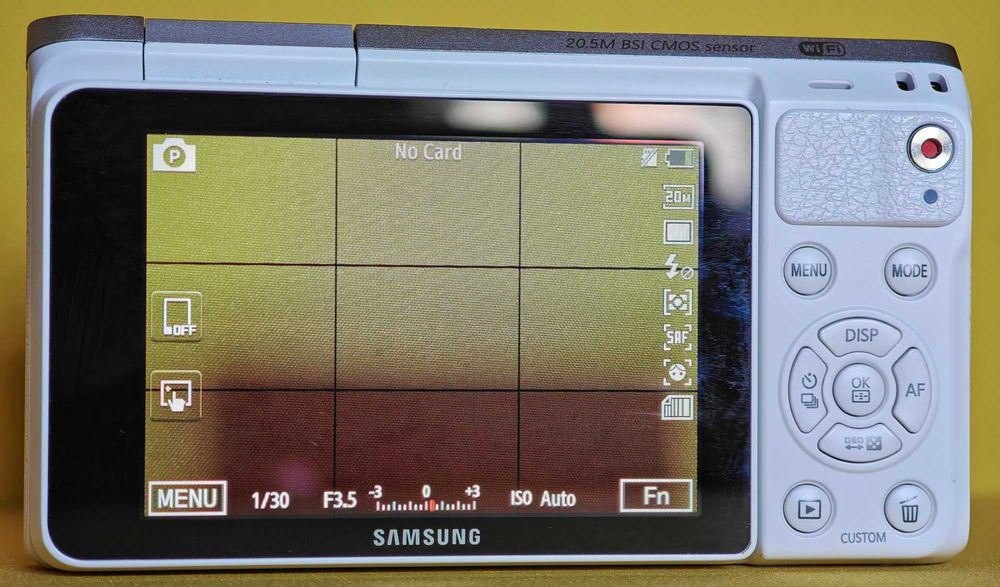 SAMSUNG NX Mini 20.5MP + lente NX 9mm F3.5