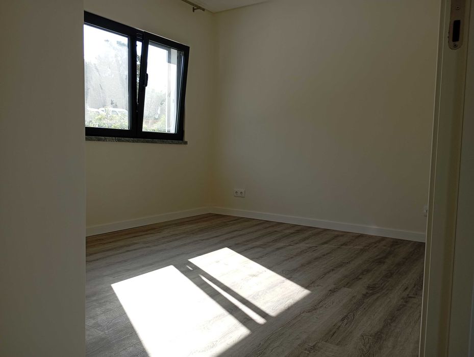 Apartamento T2  em moradia nova a estrear  - São Domingos Rana - 3 Min. A5 - Praias Várias