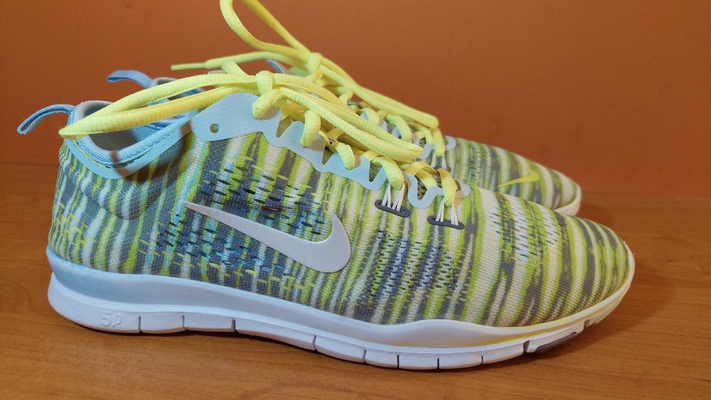 Жіночі фірмові кросівки Nike