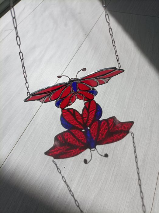 Motyl ze szkła witraż