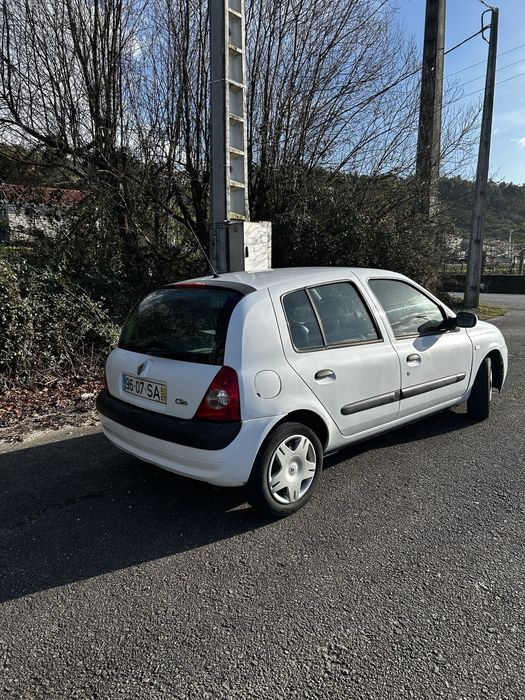 Renault Clio 1.6 Gasolina – 5 Portas – 2001 – Económico e Fiável