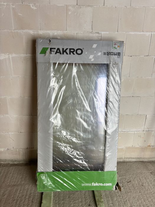 Okno dachowe Fakro FTP-V V/BC U4 78 x 140 plus kołnierz RAL 9005