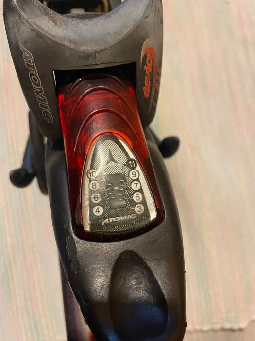 Skis ATOMIC usados em bom estado