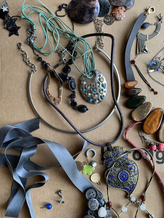 Bijuteria diversa colares, brincos pulseiras