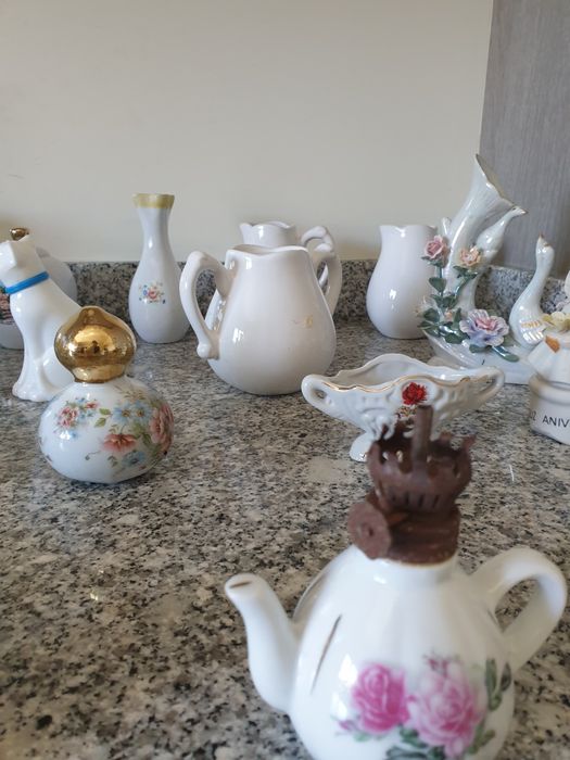 Conjunto de artigos em porcelana
