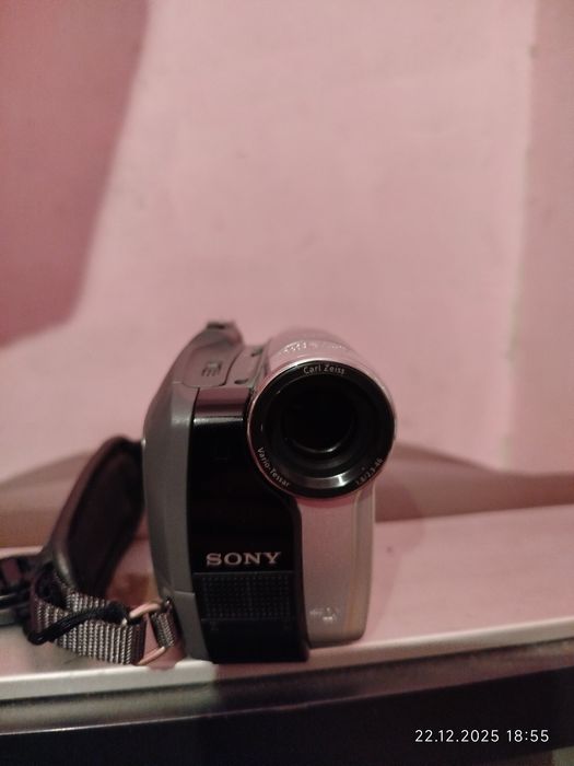 Відеокамера Sony Handycam | Carl Zeiss | Touch LCD
Продам оригінальну