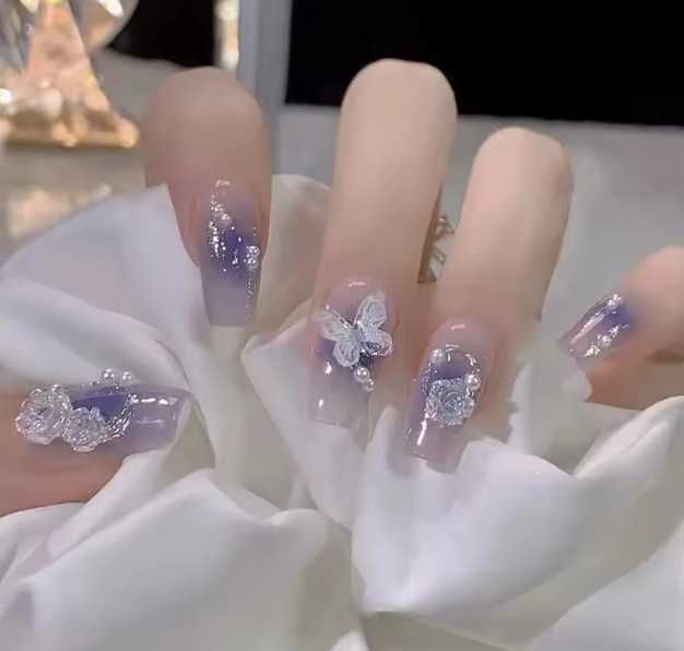 накладні нігті у корейському стилі y2k