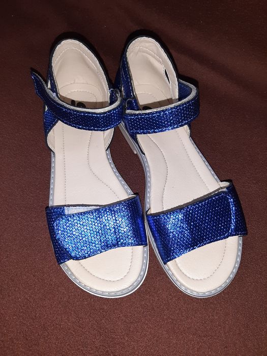 Шкіряні босоніжки на дівчинку Шалунішка