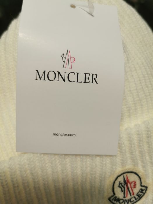 Gorro Moncler Creme64739780886401124